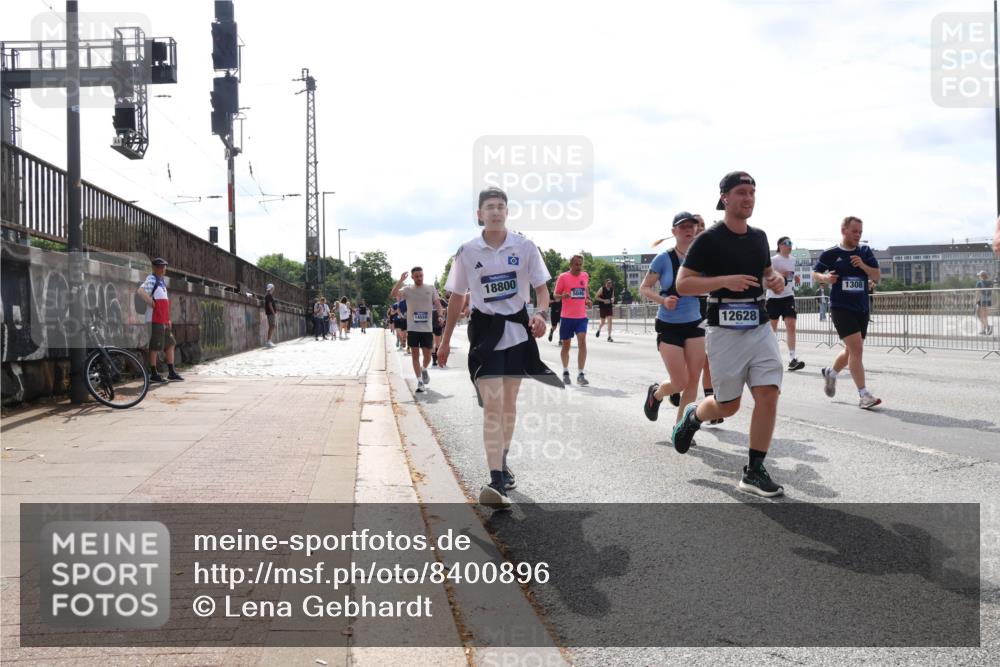 29.06.2025 - hella hamburg halbmarathon Lena Gebhardt http://msf.ph/oto/8400896 29.06.2025 10:16:08 Lombardsbrücke 14559, 18800, 12628, 1308, 1156, 1212, 1244, 1308, 1599, 1651, 2071, 2076, 2165, 2436, 2803, 2835, 3030, 3134, 3167, 3648, 4007, 4583, 4637, 4828, 5046, 5294, 5423, 6024, 7753, 7897, 7941, 7942, 8169, 8274, 8554, 8597, 8645, 8746, 8885, 9192, 9601, 9628, 9675, 9784, 9802, 9810, 9881, 10107, 10108, 10139, 10141, 10183, 10292, 10608, 10844, 10990, 11113, 11303, 11344, 11345, 11478, 11774, 11783, 11818, 12427, 12469, 13179, 13818, 13951, 14423, 14550 meine-sportfotos.de