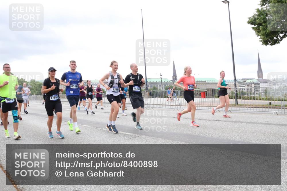 29.06.2025 - hella hamburg halbmarathon Lena Gebhardt http://msf.ph/oto/8400898 29.06.2025 10:58:06 Lombardsbrücke 6316, 13364, 11353, 9398, 31, 2015, 17956, 1001, 1123, 1242, 1248, 1265, 1388, 1845, 2015, 2043, 2169, 2273, 2275, 2451, 2567, 2900, 3191, 3540, 3644, 3936, 3954, 4059, 4117, 4429, 4521, 4830, 5104, 5632, 5676, 5782, 6316, 6337, 6825, 6916, 7172, 7193, 7262, 7556, 7617, 7664, 7783, 7977, 7990, 8076, 8159, 8439, 8440, 8441, 8442, 8474, 8512, 8713, 8773, 8888, 9059, 9123, 9180, 9233, 9239, 9318, 9319, 9394, 9398, 9436, 9481, 9613, 9636, 9832 meine-sportfotos.de