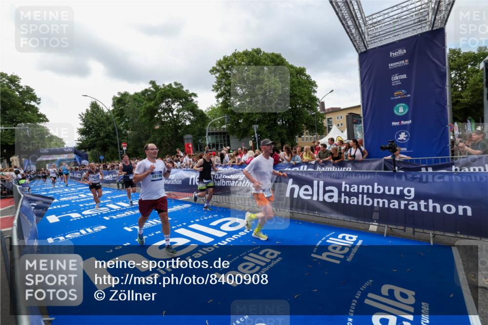 29.06.2025 - hella hamburg halbmarathon Zöllner http://msf.ph/oto/8400908 29.06.2025 10:37:19 Ziel 4860, 5003, 10190, 11423, 12900, 13972, 14459, 15178, 17137, 17726 meine-sportfotos.de