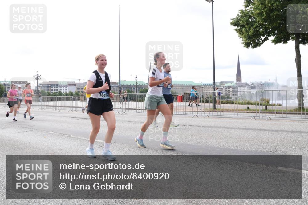 29.06.2025 - hella hamburg halbmarathon Lena Gebhardt http://msf.ph/oto/8400920 29.06.2025 10:23:47 Lombardsbrücke 8181, 16185, 130, 1048, 1304, 1362, 1444, 1545, 2125, 2489, 3013, 4122, 4391, 4597, 4646, 4728, 4990, 5039, 5055, 5160, 5258, 5260, 5358, 5406, 5661, 5954, 6747, 7013, 7029, 7426, 7820, 8031, 8141, 8149, 8181, 8502, 8676, 8717, 9217, 9603, 9715, 10649, 11044, 11300, 11347, 11415, 11454, 11793, 11798, 11879, 12874, 13149, 14265, 14510, 14512, 14521, 14821, 15709, 15739, 15853, 16185, 16251, 17199 meine-sportfotos.de