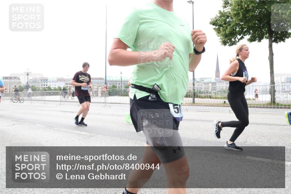 29.06.2025 - hella hamburg halbmarathon Lena Gebhardt http://msf.ph/oto/8400944 29.06.2025 10:49:59 Lombardsbrücke 8, 7366, 5, 1040, 1041, 1487, 1511, 1805, 1888, 2212, 2466, 2668, 2862, 2997, 3701, 3710, 3805, 4090, 4168, 4870, 5076, 5552, 5694, 5749, 5751, 5997, 6680, 6694, 6830, 7305, 7339, 7366, 7679, 7721, 7722, 7755, 8065, 8254, 9015, 9162, 9605, 9940, 10060, 10286, 10403, 10617, 10683, 10704, 11030, 11631, 11716, 11760, 12079, 12124, 12388, 13127, 13128, 13309, 13381, 13744, 13764, 13846, 14144, 14505, 14545, 14692, 15626 meine-sportfotos.de