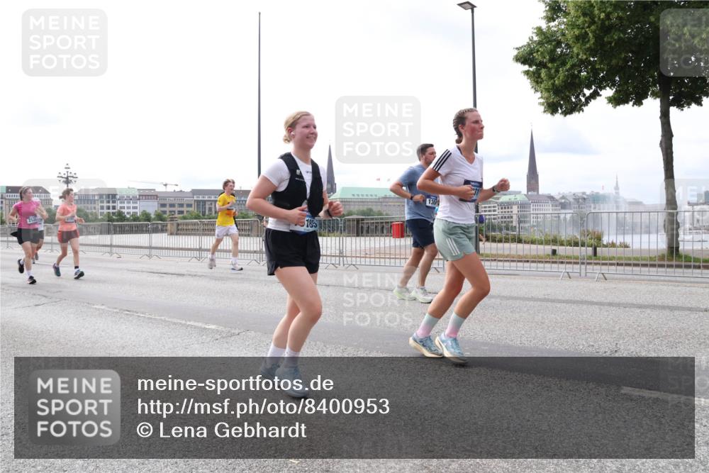29.06.2025 - hella hamburg halbmarathon Lena Gebhardt http://msf.ph/oto/8400953 29.06.2025 10:23:47 Lombardsbrücke 2125, 130, 1048, 1304, 1362, 1444, 1545, 2125, 2489, 3013, 4122, 4391, 4597, 4646, 4728, 4990, 5039, 5055, 5160, 5258, 5260, 5358, 5406, 5661, 5954, 6747, 7013, 7029, 7426, 7820, 8031, 8141, 8149, 8181, 8502, 8676, 8717, 9217, 9603, 9715, 10649, 11044, 11300, 11347, 11415, 11454, 11793, 11798, 11879, 12874, 13149, 14265, 14510, 14512, 14521, 14821, 15709, 15739, 15853, 16185, 16251, 17199 meine-sportfotos.de
