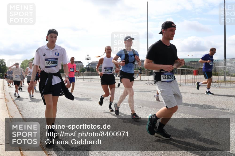 29.06.2025 - hella hamburg halbmarathon Lena Gebhardt http://msf.ph/oto/8400971 29.06.2025 10:16:09 Lombardsbrücke 14559, 18800, 5046, 15571, 12628, 8169, 1156, 1212, 1244, 1308, 1599, 1651, 2071, 2076, 2165, 2436, 2803, 2835, 3030, 3134, 3167, 3648, 4007, 4583, 4637, 4828, 5046, 5294, 5423, 6024, 7753, 7897, 7941, 7942, 8169, 8274, 8554, 8597, 8645, 8746, 8885, 9192, 9601, 9628, 9675, 9784, 9802, 9810, 9881, 10107, 10108, 10139, 10141, 10183, 10292, 10608, 10844, 10990, 11113, 11303, 11344, 11345, 11478, 11774, 11783, 11818, 12427, 12469, 13179, 13818, 13951, 14423, 14550 meine-sportfotos.de
