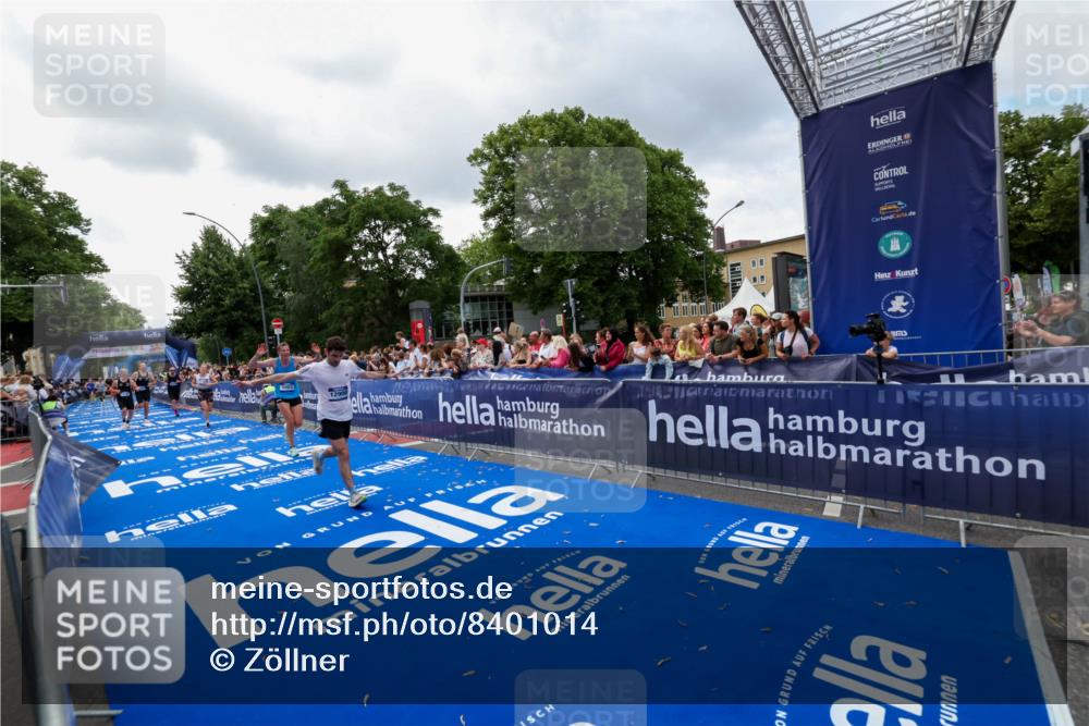 29.06.2025 - hella hamburg halbmarathon Zöllner http://msf.ph/oto/8401014 29.06.2025 10:37:23 Ziel 5003, 12739, 12900, 13854, 14387, 14459, 15888, 17306, 18824 meine-sportfotos.de