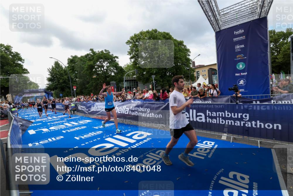 29.06.2025 - hella hamburg halbmarathon Zöllner http://msf.ph/oto/8401048 29.06.2025 10:37:24 Ziel 5003, 12739, 12900, 13854, 14387, 14459, 15888, 17306, 18159, 18723, 18824 meine-sportfotos.de