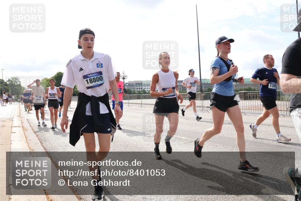 29.06.2025 - hella hamburg halbmarathon Lena Gebhardt http://msf.ph/oto/8401053 29.06.2025 10:16:09 Lombardsbrücke 14559, 9675, 18800, 146, 2071, 1308, 1156, 1212, 1244, 1308, 1599, 1651, 2071, 2076, 2165, 2436, 2803, 2835, 3030, 3134, 3167, 3648, 4007, 4583, 4637, 4828, 5046, 5294, 5423, 6024, 7753, 7897, 7941, 7942, 8169, 8274, 8554, 8597, 8645, 8746, 8885, 9192, 9601, 9628, 9675, 9784, 9802, 9810, 9881, 10107, 10108, 10139, 10141, 10183, 10292, 10608, 10844, 10990, 11113, 11303, 11344, 11345, 11478, 11774, 11783, 11818, 12427, 12469, 13179, 13818, 13951, 14423, 14550 meine-sportfotos.de