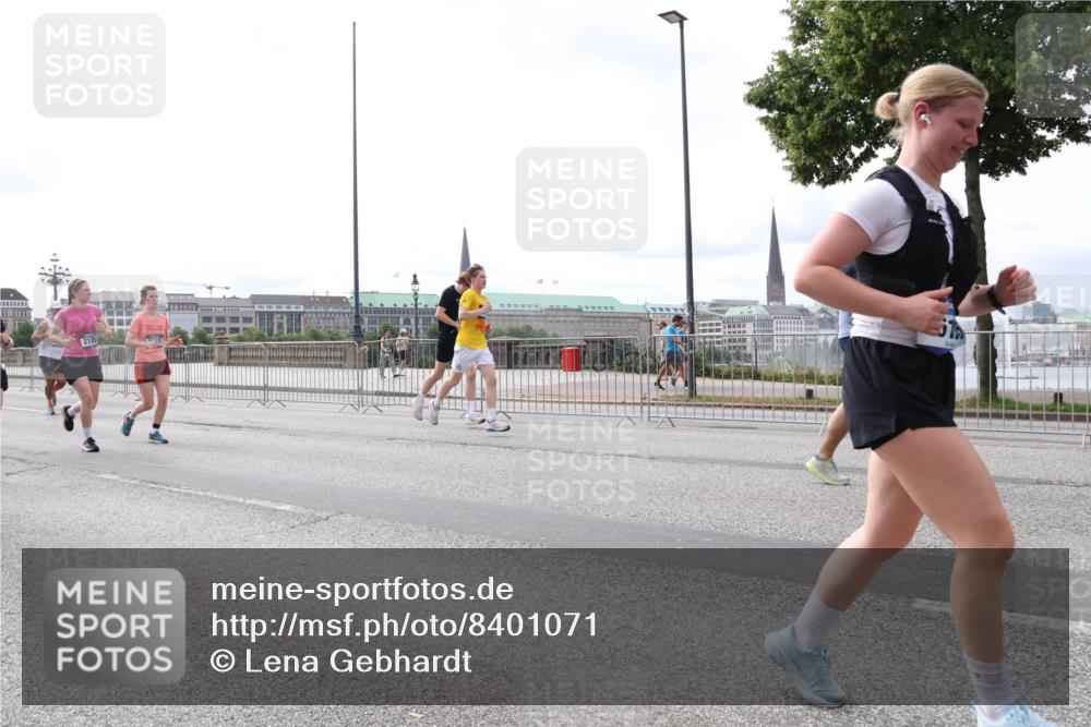 29.06.2025 - hella hamburg halbmarathon Lena Gebhardt http://msf.ph/oto/8401071 29.06.2025 10:23:48 Lombardsbrücke 2125, 1048, 1304, 1362, 1444, 1545, 2125, 2489, 3013, 4122, 4391, 4597, 4646, 4728, 4990, 5039, 5055, 5160, 5258, 5260, 5358, 5406, 5661, 5954, 6747, 7013, 7029, 7426, 7820, 8031, 8141, 8149, 8181, 8502, 8676, 8717, 9217, 9603, 9715, 10649, 11044, 11300, 11347, 11415, 11454, 11793, 11879, 12874, 13149, 14265, 14510, 14512, 14521, 15709, 15739, 15853, 16185, 16251, 17199 meine-sportfotos.de
