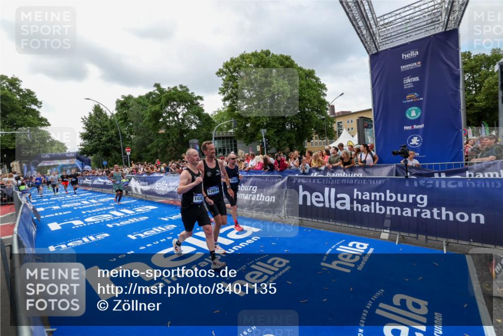 29.06.2025 - hella hamburg halbmarathon Zöllner http://msf.ph/oto/8401135 29.06.2025 10:37:28 Ziel 2767, 6047, 9017, 12739, 13372, 13854, 14387, 14459, 15888, 17306, 18159, 18723, 18824 meine-sportfotos.de