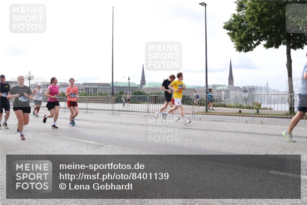 29.06.2025 - hella hamburg halbmarathon Lena Gebhardt http://msf.ph/oto/8401139 29.06.2025 10:23:49 Lombardsbrücke 1179, 5160, 8181, 16, 1048, 1304, 1444, 1545, 2125, 2489, 3013, 3185, 4122, 4391, 4597, 4646, 4990, 5039, 5055, 5160, 5258, 5260, 5358, 5406, 5661, 5954, 6747, 7013, 7029, 7426, 7820, 8031, 8141, 8149, 8181, 8502, 8676, 8717, 9217, 9603, 9715, 10649, 11044, 11300, 11347, 11415, 11454, 11793, 11879, 12874, 13149, 14265, 14510, 14512, 14521, 15709, 15739, 15853, 16185, 16251, 17199 meine-sportfotos.de