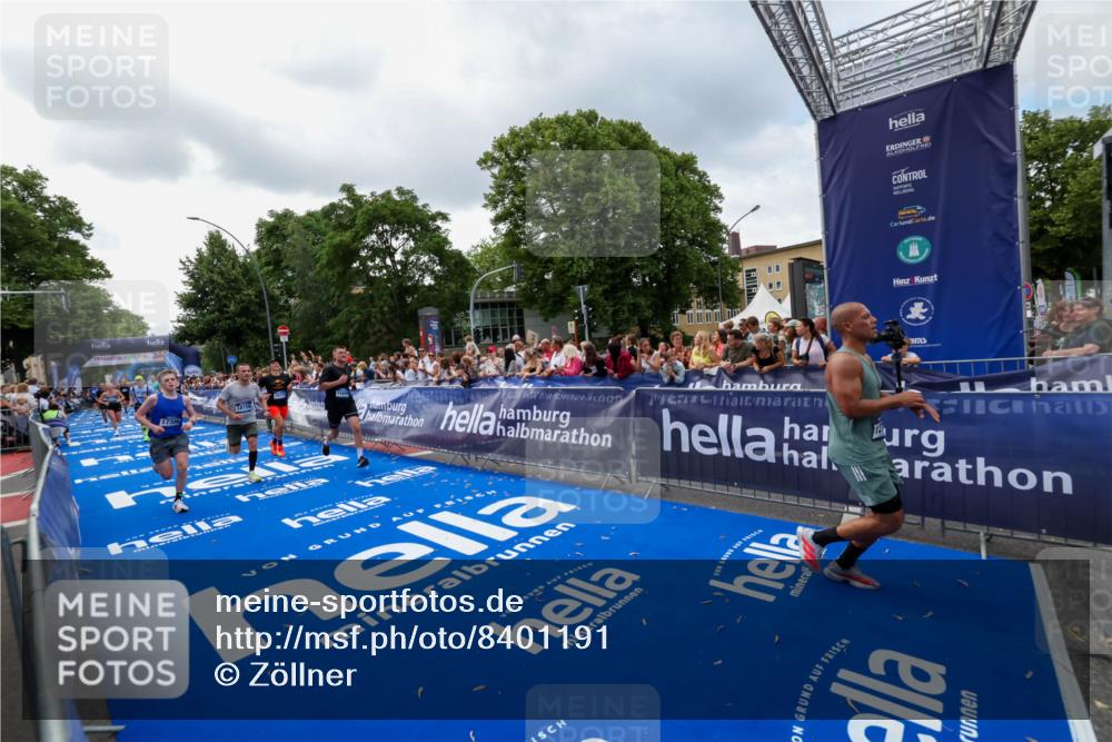 29.06.2025 - hella hamburg halbmarathon Zöllner http://msf.ph/oto/8401191 29.06.2025 10:37:30 Ziel 2767, 5042, 6047, 9017, 9914, 12739, 13372, 15888, 17306, 18159, 18723 meine-sportfotos.de