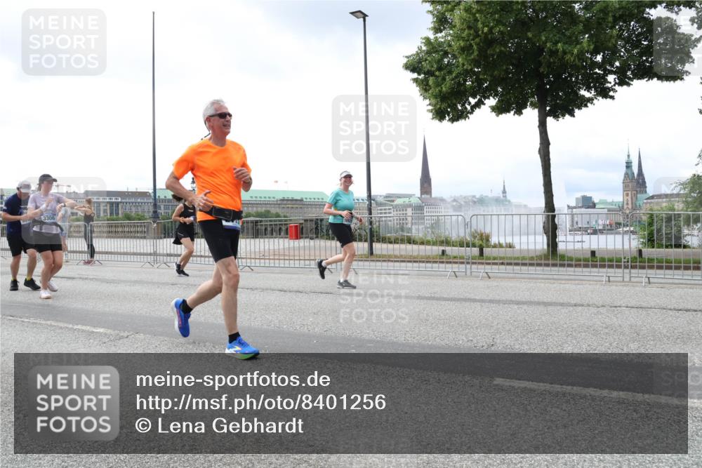 29.06.2025 - hella hamburg halbmarathon Lena Gebhardt http://msf.ph/oto/8401256 29.06.2025 10:40:49 Lombardsbrücke 3306, 1075, 1317, 1323, 2042, 2173, 2206, 2299, 2762, 2763, 2858, 3121, 3293, 3306, 3432, 3694, 3810, 4044, 4234, 4411, 4530, 4612, 4638, 4774, 4775, 4906, 4972, 5059, 5086, 5549, 5702, 5753, 5975, 6076, 6098, 6163, 6229, 6278, 6280, 6289, 6363, 6842, 7293, 7829, 7956, 8053, 8054, 8307, 8378, 8391, 8429, 8430, 8769, 9009, 9237, 10269, 10644, 11053 meine-sportfotos.de