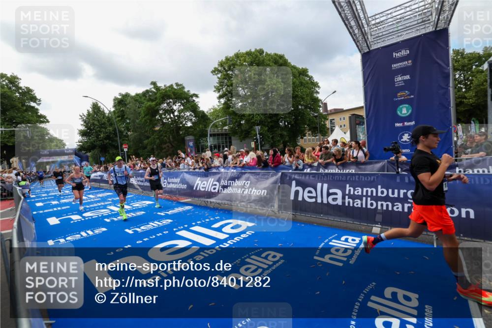 29.06.2025 - hella hamburg halbmarathon Zöllner http://msf.ph/oto/8401282 29.06.2025 10:37:33 Ziel 1290, 2767, 5042, 5791, 6047, 7831, 9017, 9914, 10451, 13372, 18159, 18723 meine-sportfotos.de