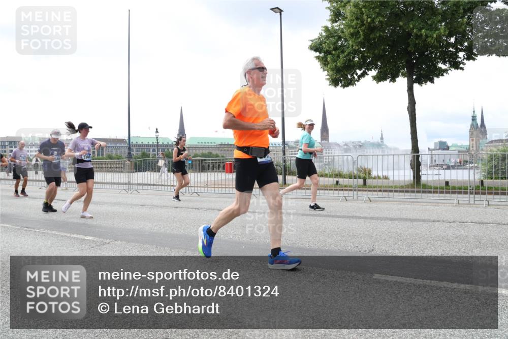 29.06.2025 - hella hamburg halbmarathon Lena Gebhardt http://msf.ph/oto/8401324 29.06.2025 10:40:49 Lombardsbrücke 1075, 1317, 1323, 2042, 2173, 2206, 2299, 2762, 2763, 2858, 3121, 3293, 3306, 3432, 3694, 3810, 4044, 4234, 4411, 4530, 4612, 4638, 4774, 4775, 4906, 4972, 5059, 5086, 5549, 5702, 5753, 5975, 6076, 6098, 6163, 6229, 6278, 6280, 6289, 6363, 6842, 7293, 7829, 7956, 8053, 8054, 8307, 8378, 8391, 8429, 8430, 8769, 9009, 9237, 10269, 10644, 11053 meine-sportfotos.de