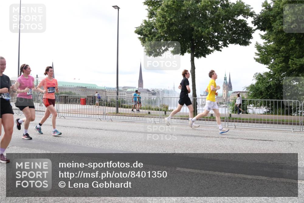 29.06.2025 - hella hamburg halbmarathon Lena Gebhardt http://msf.ph/oto/8401350 29.06.2025 10:23:50 Lombardsbrücke 5160, 212, 8181, 1048, 1304, 1444, 1545, 2125, 2489, 3013, 3185, 4122, 4391, 4597, 4646, 4990, 5039, 5055, 5160, 5258, 5260, 5358, 5406, 5661, 5954, 6747, 7013, 7029, 7426, 7820, 8031, 8141, 8149, 8181, 8502, 8676, 8717, 9217, 9603, 9715, 10649, 11044, 11300, 11306, 11347, 11415, 11454, 11793, 11879, 12874, 13149, 14265, 14510, 14512, 14521, 15709, 15739, 15853, 16185, 16251, 17199 meine-sportfotos.de