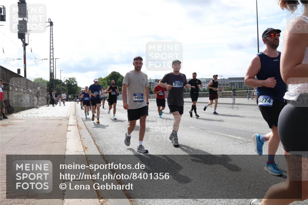 29.06.2025 - hella hamburg halbmarathon Lena Gebhardt http://msf.ph/oto/8401356 29.06.2025 10:16:12 Lombardsbrücke 2803, 15724, 14559, 10107, 2165, 8274, 1156, 1212, 1244, 1308, 1599, 1651, 2071, 2076, 2165, 2436, 2803, 2835, 3030, 3134, 3167, 3648, 4007, 4583, 4637, 4828, 5046, 5294, 5423, 6024, 7753, 7897, 7941, 7942, 8169, 8274, 8554, 8597, 8645, 8746, 8847, 8885, 9601, 9628, 9675, 9784, 9802, 9810, 9881, 10107, 10139, 10141, 10183, 10292, 10608, 10844, 10990, 11113, 11303, 11344, 11345, 11478, 11774, 11783, 11818, 12427, 12469, 13179, 13818, 13951, 14423 meine-sportfotos.de