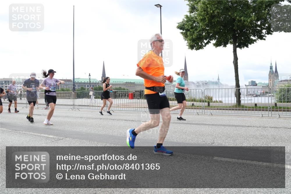 29.06.2025 - hella hamburg halbmarathon Lena Gebhardt http://msf.ph/oto/8401365 29.06.2025 10:40:49 Lombardsbrücke 946, 1075, 1317, 1323, 2042, 2173, 2206, 2299, 2762, 2763, 2858, 3121, 3293, 3306, 3432, 3694, 3810, 4044, 4234, 4411, 4530, 4612, 4638, 4774, 4775, 4906, 4972, 5059, 5086, 5549, 5702, 5753, 5975, 6076, 6098, 6163, 6229, 6278, 6280, 6289, 6363, 6842, 7293, 7829, 7956, 8053, 8054, 8307, 8378, 8391, 8429, 8430, 8769, 9009, 9237, 10269, 10644, 11053 meine-sportfotos.de