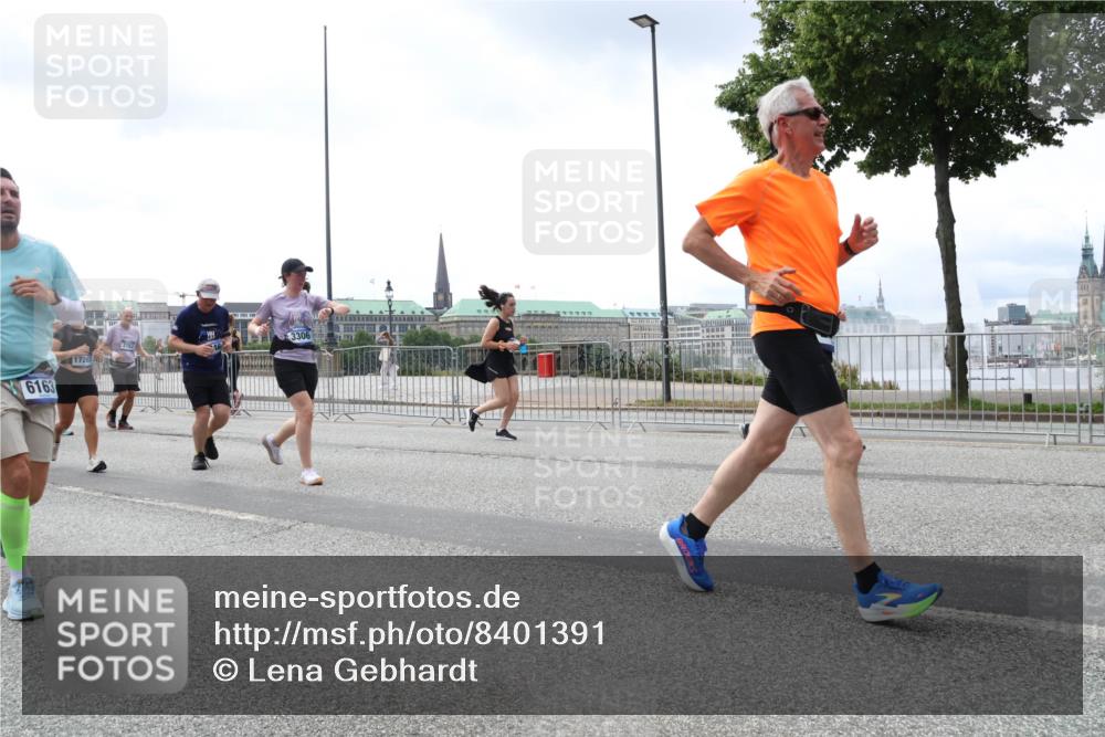 29.06.2025 - hella hamburg halbmarathon Lena Gebhardt http://msf.ph/oto/8401391 29.06.2025 10:40:49 Lombardsbrücke 6163, 17267, 2762, 3306, 1075, 1317, 1323, 2042, 2173, 2206, 2299, 2762, 2763, 2858, 3121, 3293, 3306, 3432, 3694, 3810, 4044, 4234, 4411, 4530, 4612, 4638, 4774, 4775, 4906, 4972, 5059, 5086, 5549, 5702, 5753, 5975, 6076, 6098, 6163, 6229, 6278, 6280, 6289, 6363, 6842, 7293, 7829, 7956, 8053, 8054, 8307, 8378, 8391, 8429, 8430, 8769, 9009, 9237, 10269, 10644, 11053 meine-sportfotos.de
