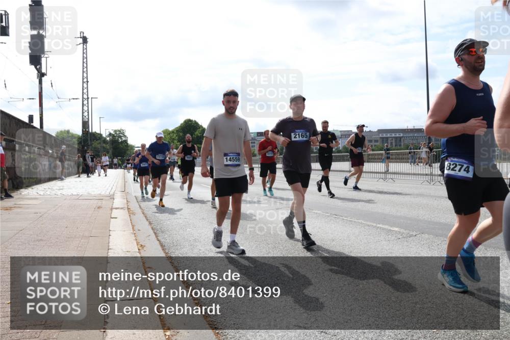 29.06.2025 - hella hamburg halbmarathon Lena Gebhardt http://msf.ph/oto/8401399 29.06.2025 10:16:12 Lombardsbrücke 2803, 15724, 9881, 14559, 2165, 8274, 1156, 1212, 1244, 1308, 1599, 1651, 2071, 2076, 2165, 2436, 2803, 2835, 3030, 3134, 3167, 3648, 4007, 4583, 4637, 4828, 5046, 5294, 5423, 6024, 7753, 7897, 7941, 7942, 8169, 8274, 8554, 8597, 8645, 8746, 8847, 8885, 9601, 9628, 9675, 9784, 9802, 9810, 9881, 10107, 10139, 10141, 10183, 10292, 10608, 10844, 10990, 11113, 11303, 11344, 11345, 11478, 11774, 11783, 11818, 12427, 12469, 13179, 13818, 13951, 14423 meine-sportfotos.de