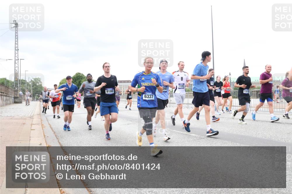29.06.2025 - hella hamburg halbmarathon Lena Gebhardt http://msf.ph/oto/8401424 29.06.2025 10:58:10 Lombardsbrücke 11732, 1335, 9180, 13553, 6337, 11263, 392, 7172, 319, 13218, 1001, 1388, 1845, 2015, 2043, 2169, 2273, 2275, 2451, 2567, 2900, 3540, 3644, 3868, 3936, 4059, 4117, 4429, 5104, 5159, 5655, 5676, 5782, 5988, 6316, 6337, 6825, 6916, 7193, 7262, 7556, 7617, 7664, 7783, 7977, 7990, 8076, 8159, 8439, 8440, 8441, 8442, 8474, 8512, 8713, 8773, 8888, 9059, 9123, 9180, 9239, 9319, 9394, 9398, 9436, 9481, 9613, 9636, 9832, 10498 meine-sportfotos.de