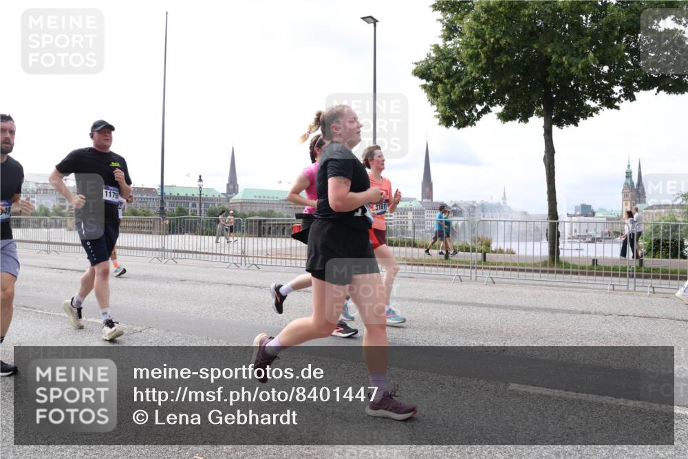 29.06.2025 - hella hamburg halbmarathon Lena Gebhardt http://msf.ph/oto/8401447 29.06.2025 10:23:50 Lombardsbrücke 1179, 49, 918, 1048, 1304, 1444, 1545, 2125, 2489, 3013, 3185, 4122, 4391, 4597, 4646, 4990, 5039, 5055, 5160, 5258, 5260, 5358, 5406, 5661, 5954, 6747, 7013, 7029, 7426, 7820, 8031, 8141, 8149, 8181, 8502, 8676, 8717, 9217, 9603, 9715, 10649, 11044, 11300, 11306, 11347, 11415, 11454, 11793, 11879, 12874, 13149, 14265, 14510, 14512, 14521, 15709, 15739, 15853, 16185, 16251, 17199 meine-sportfotos.de