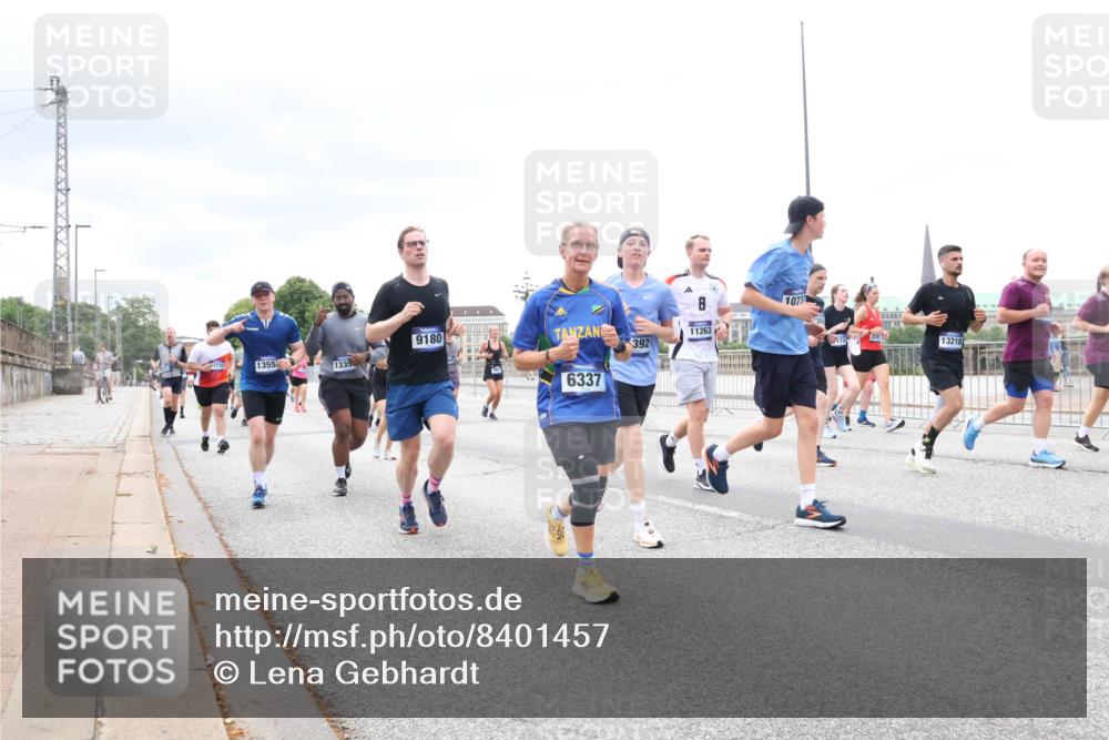 29.06.2025 - hella hamburg halbmarathon Lena Gebhardt http://msf.ph/oto/8401457 29.06.2025 10:58:10 Lombardsbrücke 8, 9180, 11263, 11732, 1355, 1335, 392, 6337, 1073, 3804, 319, 172, 13218, 1001, 1388, 1845, 2015, 2043, 2169, 2273, 2275, 2451, 2567, 2900, 3540, 3644, 3868, 3936, 4059, 4117, 4429, 5104, 5159, 5655, 5676, 5782, 5988, 6316, 6337, 6825, 6916, 7193, 7262, 7556, 7617, 7664, 7783, 7977, 7990, 8076, 8159, 8439, 8440, 8441, 8442, 8474, 8512, 8713, 8773, 8888, 9059, 9123, 9180, 9239, 9319, 9394, 9398, 9436, 9481, 9613, 9636, 9832, 10498 meine-sportfotos.de