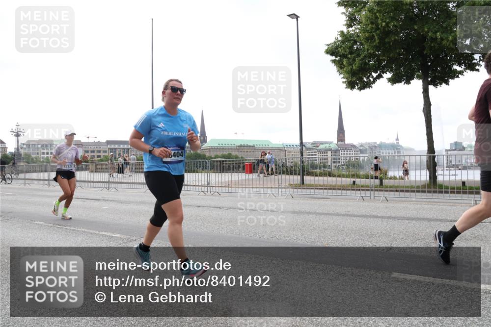 29.06.2025 - hella hamburg halbmarathon Lena Gebhardt http://msf.ph/oto/8401492 29.06.2025 10:50:02 Lombardsbrücke 12124, 6404, 1040, 1041, 1487, 1511, 1888, 2212, 2466, 2862, 2997, 3701, 3710, 3805, 3897, 4090, 4168, 4870, 5076, 5119, 5552, 5694, 5749, 5751, 5997, 6680, 6694, 6830, 7305, 7339, 7366, 7679, 7721, 7722, 7755, 8065, 8254, 9015, 9162, 9605, 9940, 10060, 10286, 10403, 10617, 10683, 10704, 11030, 11426, 11716, 11760, 12079, 12124, 12388, 13127, 13128, 13309, 13381, 13744, 13764, 13846, 14144, 14505, 14545, 14692, 14940, 15626 meine-sportfotos.de