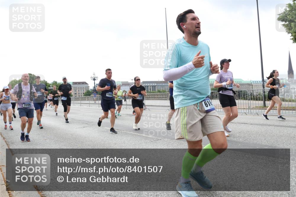 29.06.2025 - hella hamburg halbmarathon Lena Gebhardt http://msf.ph/oto/8401507 29.06.2025 10:40:50 Lombardsbrücke 972, 2206, 15154, 229, 1323, 10940, 7261, 6167, 3306, 1075, 1317, 1323, 2042, 2173, 2206, 2299, 2762, 2763, 2858, 3121, 3293, 3306, 3432, 3694, 3810, 4044, 4234, 4411, 4530, 4612, 4638, 4774, 4775, 4906, 4972, 5059, 5086, 5549, 5702, 5753, 5975, 6076, 6098, 6163, 6229, 6278, 6280, 6289, 6363, 6474, 6842, 7293, 7661, 7829, 7956, 8053, 8054, 8307, 8378, 8391, 8429, 8430, 8769, 9009, 9237, 10269, 10407, 10644, 11053 meine-sportfotos.de