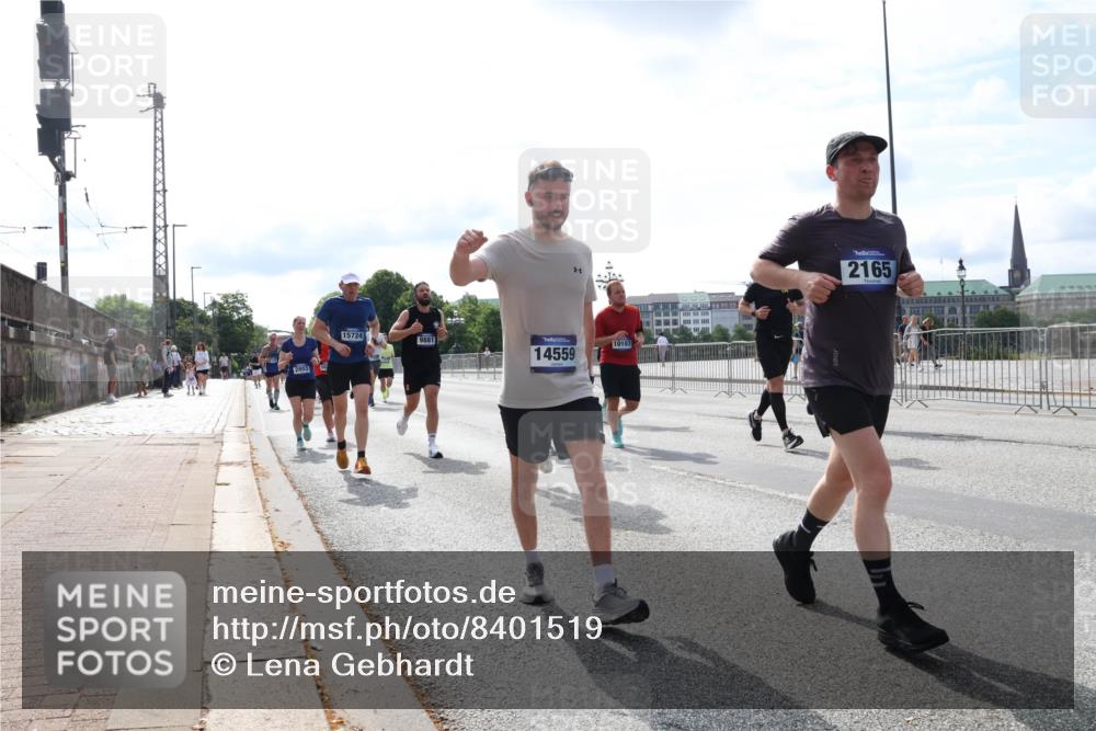 29.06.2025 - hella hamburg halbmarathon Lena Gebhardt http://msf.ph/oto/8401519 29.06.2025 10:16:13 Lombardsbrücke 2803, 15724, 9881, 14559, 10107, 2165, 1156, 1212, 1244, 1308, 1599, 1651, 2071, 2076, 2165, 2436, 2803, 2835, 3030, 3134, 3156, 3167, 3484, 3648, 4583, 4637, 4828, 5046, 5294, 5423, 6024, 7753, 7897, 7941, 7942, 8169, 8274, 8295, 8554, 8597, 8645, 8746, 8847, 8885, 9601, 9628, 9675, 9784, 9802, 9810, 9881, 10107, 10139, 10141, 10183, 10292, 10608, 10844, 10990, 11113, 11303, 11344, 11345, 11478, 11774, 11783, 11818, 12427, 12469, 13179, 13951, 14423 meine-sportfotos.de