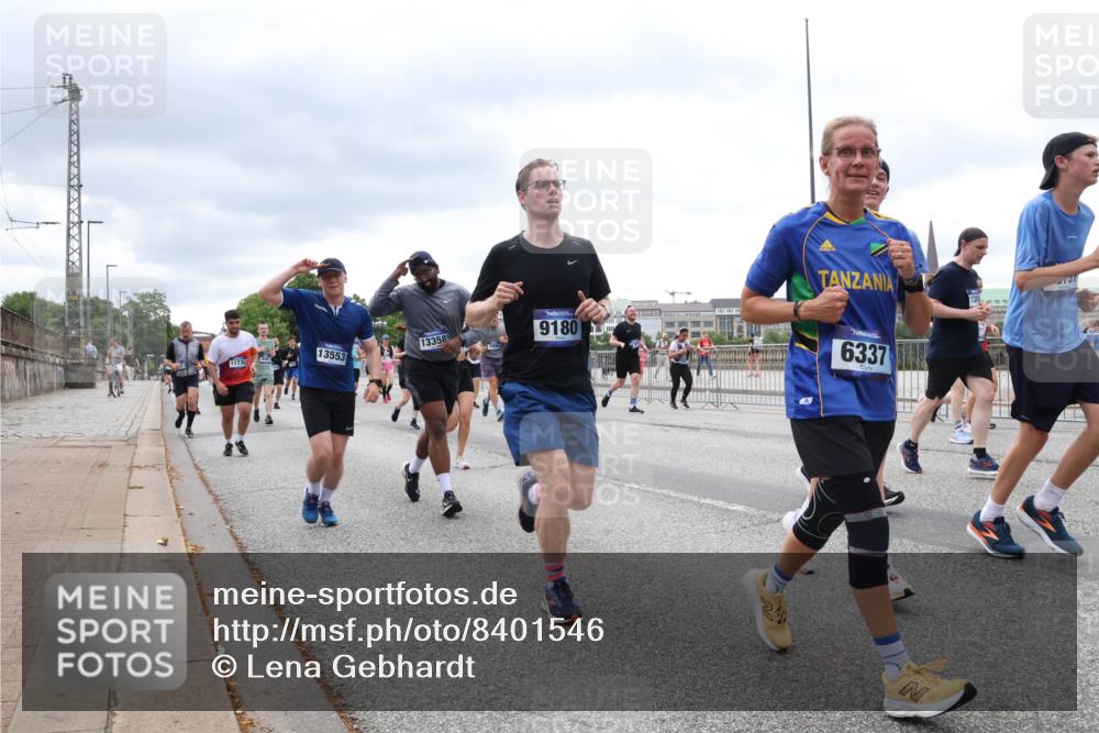 29.06.2025 - hella hamburg halbmarathon Lena Gebhardt http://msf.ph/oto/8401546 29.06.2025 10:58:10 Lombardsbrücke 11732, 13553, 13358, 9180, 6337, 1001, 1388, 1845, 2015, 2043, 2169, 2273, 2275, 2451, 2567, 2900, 3540, 3644, 3868, 3936, 4059, 4117, 4429, 5104, 5159, 5655, 5676, 5782, 5988, 6316, 6337, 6825, 6916, 7193, 7262, 7556, 7617, 7664, 7783, 7977, 7990, 8076, 8159, 8439, 8440, 8441, 8442, 8474, 8512, 8713, 8773, 8888, 9059, 9123, 9180, 9239, 9319, 9394, 9398, 9436, 9481, 9613, 9636, 9832, 10498 meine-sportfotos.de