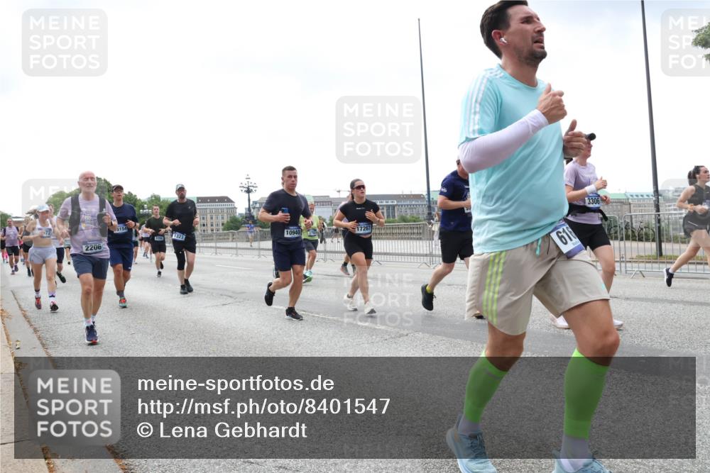 29.06.2025 - hella hamburg halbmarathon Lena Gebhardt http://msf.ph/oto/8401547 29.06.2025 10:40:50 Lombardsbrücke 616, 1075, 1317, 1323, 2042, 2173, 2206, 2299, 2762, 2763, 2858, 3121, 3293, 3306, 3432, 3694, 3810, 4044, 4234, 4411, 4530, 4612, 4638, 4774, 4775, 4906, 4972, 5059, 5086, 5549, 5702, 5753, 5975, 6076, 6098, 6163, 6229, 6278, 6280, 6289, 6363, 6474, 6842, 7293, 7661, 7829, 7956, 8053, 8054, 8307, 8378, 8391, 8429, 8430, 8769, 9009, 9237, 10269, 10407, 10644, 11053 meine-sportfotos.de