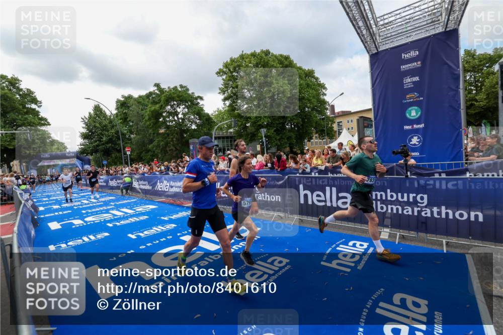 29.06.2025 - hella hamburg halbmarathon Zöllner http://msf.ph/oto/8401610 29.06.2025 10:37:40 Ziel 1290, 5791, 7831, 10451, 10922, 11106, 14934, 18193, 18216 meine-sportfotos.de