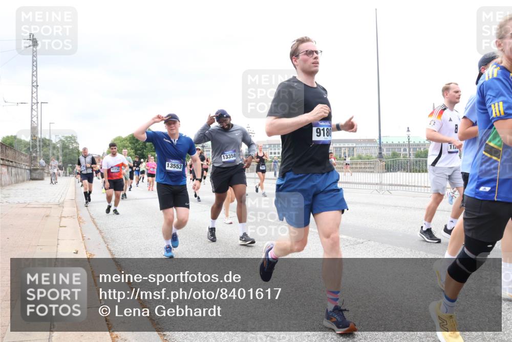 29.06.2025 - hella hamburg halbmarathon Lena Gebhardt http://msf.ph/oto/8401617 29.06.2025 10:58:11 Lombardsbrücke 13553, 11732, 13358, 9180, 112, 1001, 1388, 1845, 2015, 2043, 2169, 2273, 2275, 2451, 2567, 2900, 3540, 3644, 3868, 3936, 4059, 4117, 4429, 5104, 5159, 5655, 5676, 5782, 5988, 6316, 6337, 6825, 7193, 7262, 7556, 7617, 7664, 7783, 7977, 7990, 8076, 8159, 8439, 8440, 8441, 8442, 8474, 8512, 8713, 8773, 8888, 9059, 9123, 9180, 9239, 9319, 9394, 9398, 9436, 9481, 9613, 9636, 9832, 10498 meine-sportfotos.de