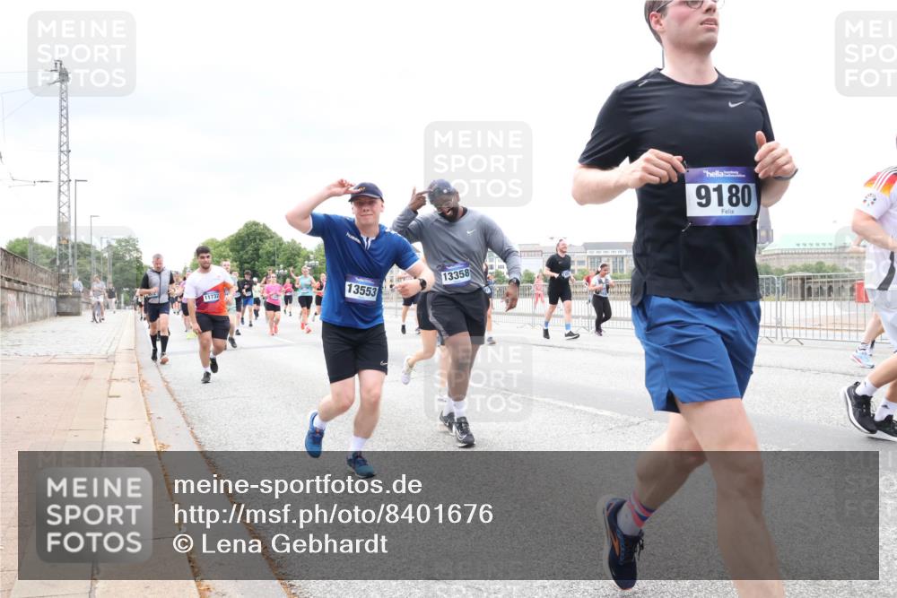 29.06.2025 - hella hamburg halbmarathon Lena Gebhardt http://msf.ph/oto/8401676 29.06.2025 10:58:11 Lombardsbrücke 11732, 13553, 13358, 9180, 1001, 1388, 1845, 2015, 2043, 2169, 2273, 2275, 2451, 2567, 2900, 3540, 3644, 3868, 3936, 4059, 4117, 4429, 5104, 5159, 5655, 5676, 5782, 5988, 6316, 6337, 6825, 7193, 7262, 7556, 7617, 7664, 7783, 7977, 7990, 8076, 8159, 8439, 8440, 8441, 8442, 8474, 8512, 8713, 8773, 8888, 9059, 9123, 9180, 9239, 9319, 9394, 9398, 9436, 9481, 9613, 9636, 9832, 10498 meine-sportfotos.de