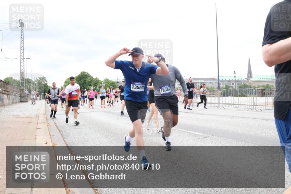 29.06.2025 - hella hamburg halbmarathon Lena Gebhardt http://msf.ph/oto/8401710 29.06.2025 10:58:11 Lombardsbrücke 11732, 13553, 13358, 1001, 1388, 1845, 2015, 2043, 2169, 2273, 2275, 2451, 2567, 2900, 3540, 3644, 3868, 3936, 4059, 4117, 4429, 5104, 5159, 5655, 5676, 5782, 5988, 6316, 6337, 6825, 7193, 7262, 7556, 7617, 7664, 7783, 7977, 7990, 8076, 8159, 8439, 8440, 8441, 8442, 8474, 8512, 8713, 8773, 8888, 9059, 9123, 9180, 9239, 9319, 9394, 9398, 9436, 9481, 9613, 9636, 9832, 10498 meine-sportfotos.de