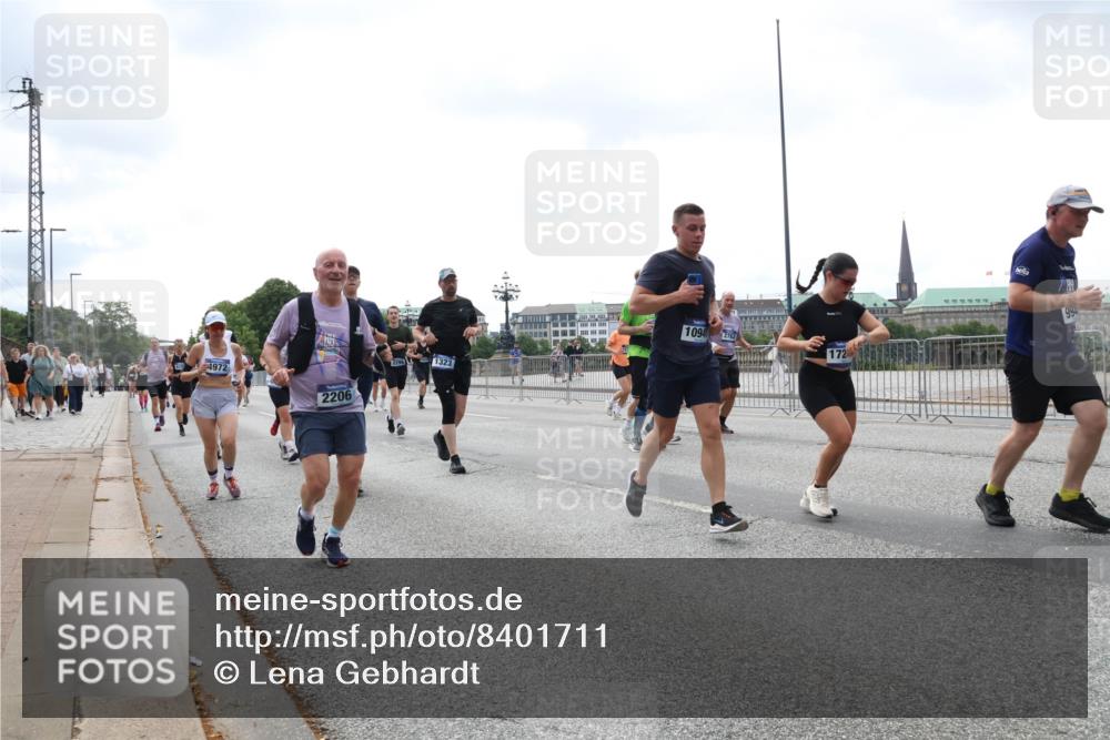 29.06.2025 - hella hamburg halbmarathon Lena Gebhardt http://msf.ph/oto/8401711 29.06.2025 10:40:51 Lombardsbrücke 4972, 2206, 2299, 1323, 1094, 2762, 172, 1075, 1317, 1323, 2042, 2173, 2206, 2299, 2762, 2763, 2858, 3121, 3293, 3306, 3432, 3694, 4044, 4234, 4411, 4530, 4612, 4638, 4774, 4775, 4906, 4972, 5059, 5086, 5225, 5549, 5702, 5753, 6076, 6098, 6163, 6229, 6278, 6280, 6289, 6363, 6474, 6842, 7293, 7661, 7829, 7956, 8053, 8054, 8307, 8378, 8391, 8429, 8430, 8769, 9009, 9237, 9962, 10269, 10407, 10644, 10835, 11053 meine-sportfotos.de