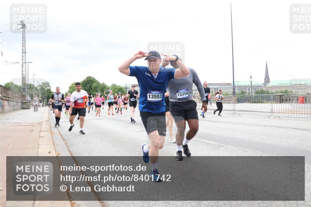29.06.2025 - hella hamburg halbmarathon Lena Gebhardt http://msf.ph/oto/8401742 29.06.2025 10:58:11 Lombardsbrücke 11732, 10560, 13553, 13358, 1001, 1388, 1845, 2015, 2043, 2169, 2273, 2275, 2451, 2567, 2900, 3540, 3644, 3868, 3936, 4059, 4117, 4429, 5104, 5159, 5655, 5676, 5782, 5988, 6316, 6337, 6825, 7193, 7262, 7556, 7617, 7664, 7783, 7977, 7990, 8076, 8159, 8439, 8440, 8441, 8442, 8474, 8512, 8713, 8773, 8888, 9059, 9123, 9180, 9239, 9319, 9394, 9398, 9436, 9481, 9613, 9636, 9832, 10498 meine-sportfotos.de