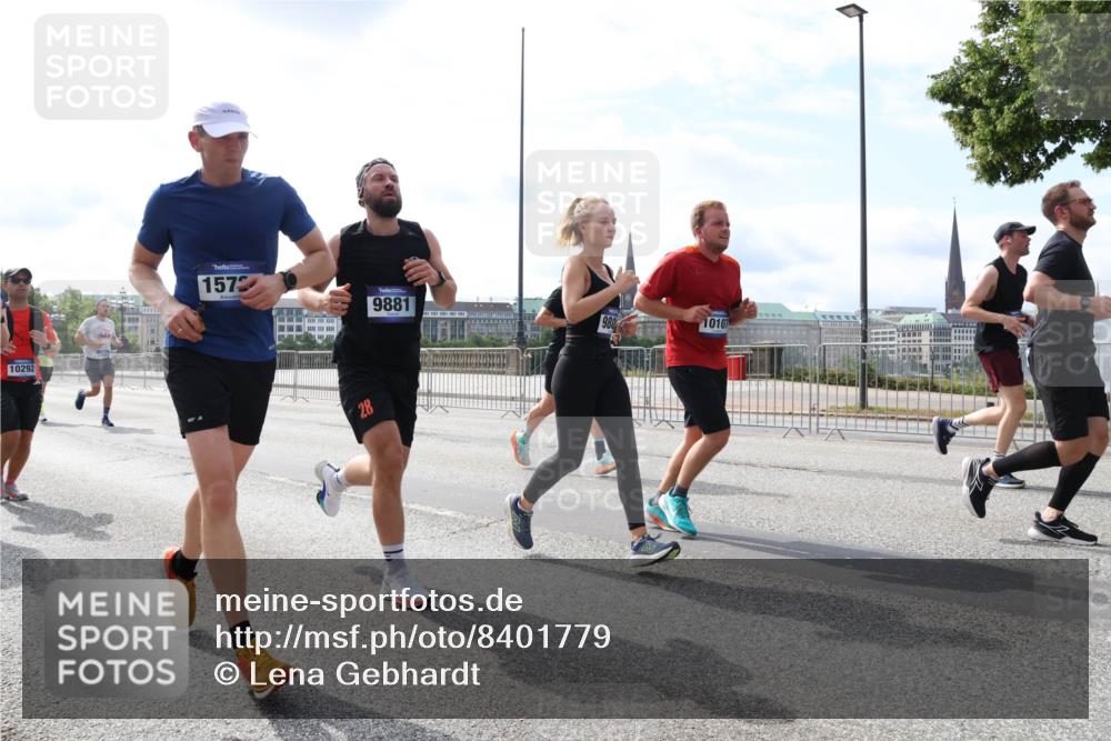 29.06.2025 - hella hamburg halbmarathon Lena Gebhardt http://msf.ph/oto/8401779 29.06.2025 10:16:15 Lombardsbrücke 10292, 1572, 9881, 28, 980, 10107, 1156, 1212, 1244, 1308, 1599, 1651, 2071, 2076, 2165, 2436, 2803, 2835, 3030, 3134, 3156, 3167, 3484, 3648, 4583, 4637, 4828, 5046, 5294, 5423, 6024, 7158, 7753, 7897, 7941, 7942, 8169, 8274, 8295, 8554, 8597, 8645, 8707, 8746, 8847, 8885, 9601, 9628, 9675, 9784, 9802, 9810, 9881, 10107, 10139, 10141, 10183, 10292, 10608, 10844, 10990, 11113, 11303, 11344, 11345, 11478, 11774, 11783, 11818, 12427, 12469 meine-sportfotos.de