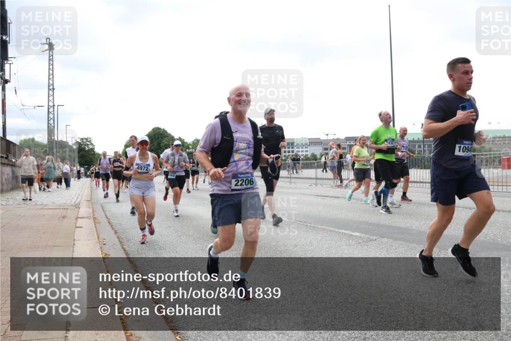 29.06.2025 - hella hamburg halbmarathon Lena Gebhardt http://msf.ph/oto/8401839 29.06.2025 10:40:51 Lombardsbrücke 4972, 4044, 2206, 2432, 10940, 1075, 1317, 1323, 2042, 2173, 2206, 2299, 2762, 2763, 2858, 3121, 3293, 3306, 3432, 3694, 4044, 4234, 4411, 4530, 4612, 4638, 4774, 4775, 4906, 4972, 5059, 5086, 5225, 5549, 5702, 5753, 6076, 6098, 6163, 6229, 6278, 6280, 6289, 6363, 6474, 6842, 7293, 7661, 7829, 7956, 8053, 8054, 8307, 8378, 8391, 8429, 8430, 8769, 9009, 9237, 9962, 10269, 10407, 10644, 10835, 11053 meine-sportfotos.de