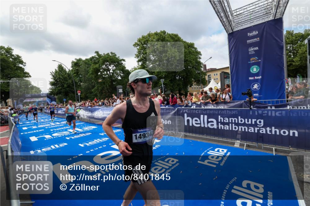 29.06.2025 - hella hamburg halbmarathon Zöllner http://msf.ph/oto/8401845 29.06.2025 10:37:48 Ziel 1505, 1615, 2196, 2404, 9171, 13148, 13595, 14934, 18276, 18277 meine-sportfotos.de