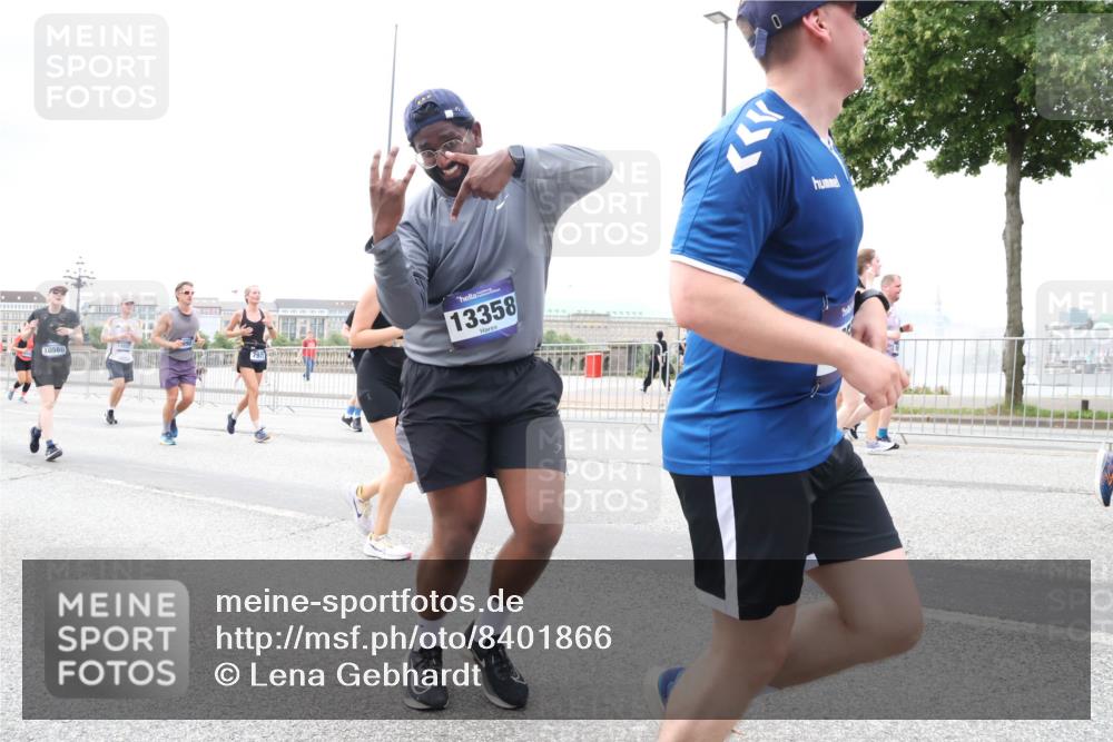 29.06.2025 - hella hamburg halbmarathon Lena Gebhardt http://msf.ph/oto/8401866 29.06.2025 10:58:12 Lombardsbrücke 10560, 797, 13358, 0, 1001, 1388, 1845, 2015, 2043, 2169, 2273, 2275, 2451, 2567, 2900, 3540, 3644, 3868, 3936, 4059, 4117, 4429, 5104, 5159, 5655, 5676, 5782, 5988, 6316, 6337, 6825, 7193, 7262, 7556, 7617, 7664, 7783, 7977, 7990, 8076, 8159, 8439, 8440, 8441, 8442, 8474, 8512, 8713, 8773, 8888, 9123, 9180, 9239, 9319, 9394, 9398, 9436, 9481, 9613, 9636, 9832, 10498 meine-sportfotos.de