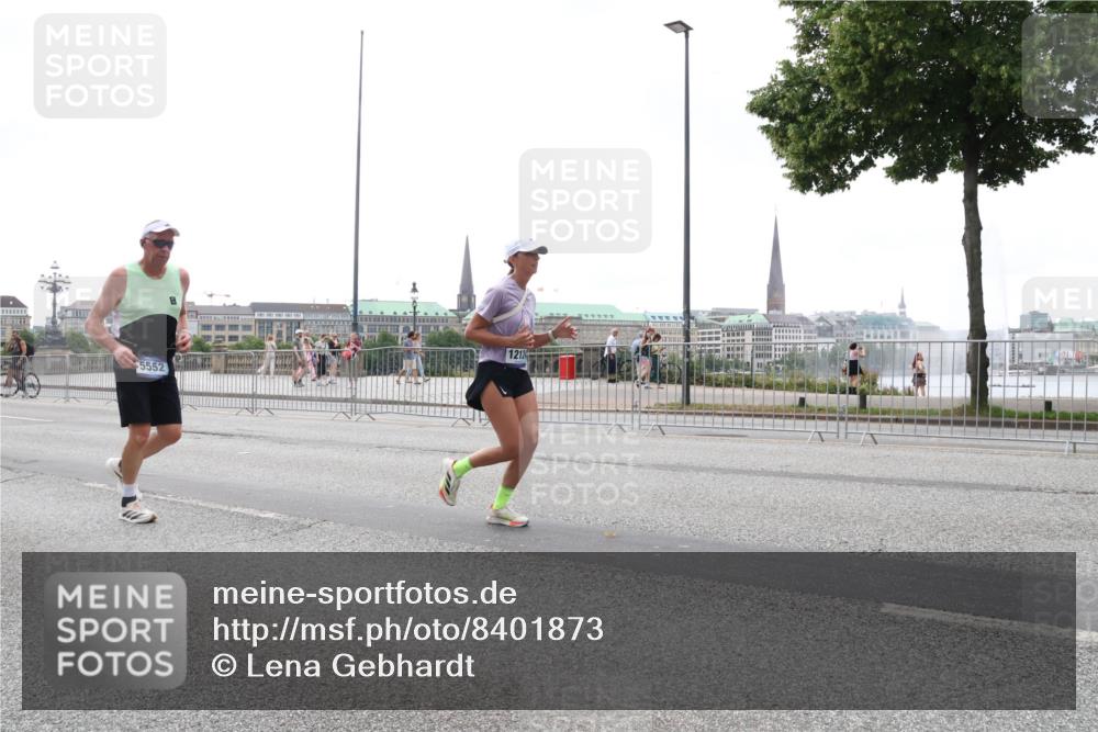 29.06.2025 - hella hamburg halbmarathon Lena Gebhardt http://msf.ph/oto/8401873 29.06.2025 10:50:03 Lombardsbrücke 5552, 1212, 1040, 1041, 1487, 1511, 1888, 2212, 2466, 2862, 2997, 3701, 3710, 3805, 3897, 4090, 4168, 4870, 5076, 5119, 5552, 5694, 5749, 5751, 5997, 6680, 6694, 6830, 7305, 7339, 7366, 7679, 7721, 7722, 7755, 8065, 8254, 9015, 9162, 9605, 9940, 10060, 10286, 10403, 10617, 10683, 10704, 11030, 11426, 11696, 11716, 11760, 12079, 12124, 12388, 13127, 13128, 13309, 13381, 13744, 13764, 13846, 14144, 14505, 14545, 14692, 14940, 15626 meine-sportfotos.de