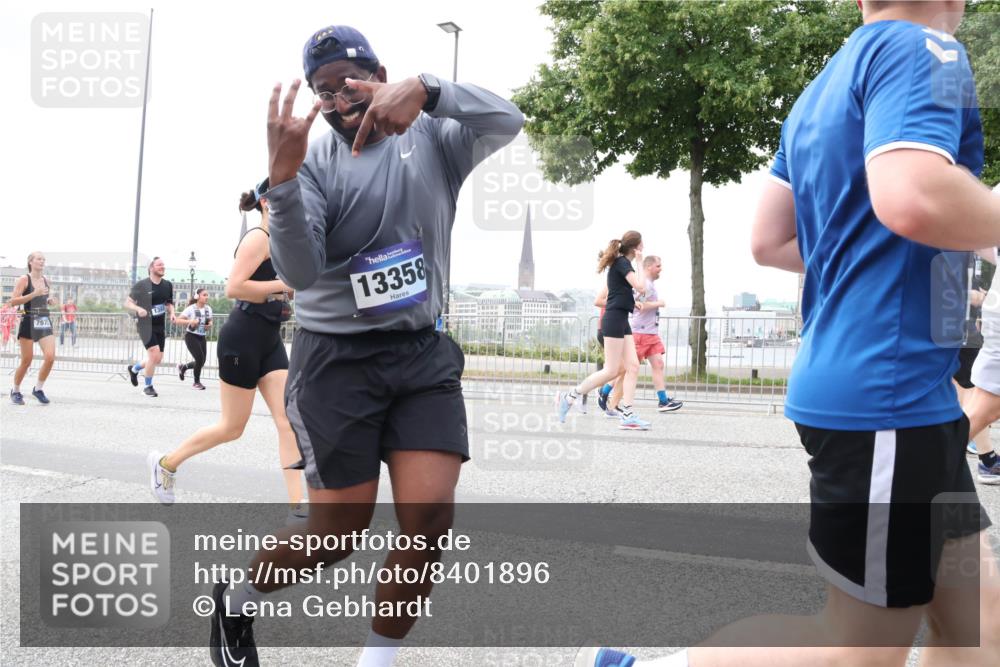29.06.2025 - hella hamburg halbmarathon Lena Gebhardt http://msf.ph/oto/8401896 29.06.2025 10:58:12 Lombardsbrücke 797, 13358, 1001, 1388, 1845, 2015, 2043, 2169, 2273, 2275, 2451, 2567, 2900, 3540, 3644, 3868, 3936, 4059, 4117, 4429, 5104, 5159, 5655, 5676, 5782, 5988, 6316, 6337, 6825, 7193, 7262, 7556, 7617, 7664, 7783, 7977, 7990, 8076, 8159, 8439, 8440, 8441, 8442, 8474, 8512, 8713, 8773, 8888, 9123, 9180, 9239, 9319, 9394, 9398, 9436, 9481, 9613, 9636, 9832, 10498 meine-sportfotos.de