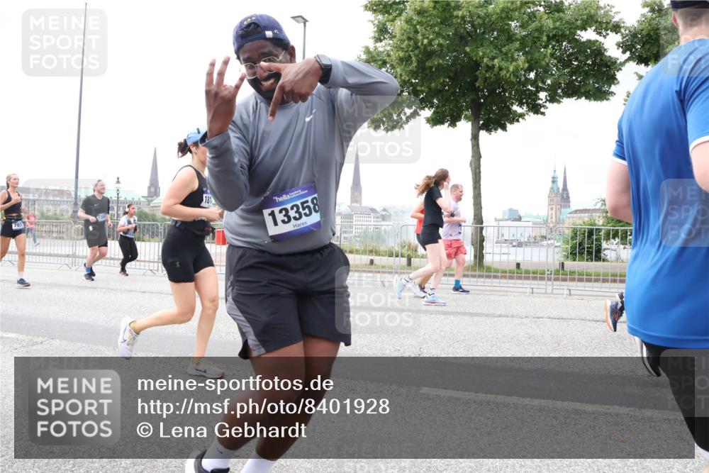 29.06.2025 - hella hamburg halbmarathon Lena Gebhardt http://msf.ph/oto/8401928 29.06.2025 10:58:12 Lombardsbrücke 181, 13358, 1001, 1388, 1845, 2015, 2043, 2169, 2273, 2275, 2451, 2567, 2900, 3540, 3644, 3868, 3936, 4059, 4117, 4429, 5104, 5159, 5655, 5676, 5782, 5988, 6316, 6337, 6825, 7193, 7262, 7556, 7617, 7664, 7783, 7977, 7990, 8076, 8159, 8439, 8440, 8441, 8442, 8474, 8512, 8713, 8773, 8888, 9123, 9180, 9239, 9319, 9394, 9398, 9436, 9481, 9613, 9636, 9832, 10498 meine-sportfotos.de