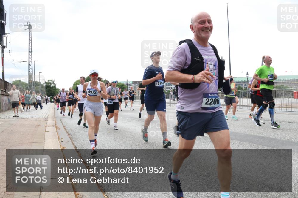 29.06.2025 - hella hamburg halbmarathon Lena Gebhardt http://msf.ph/oto/8401952 29.06.2025 10:40:52 Lombardsbrücke 4972, 4044, 15154, 2206, 3432, 1075, 1317, 1323, 2042, 2173, 2206, 2299, 2762, 2763, 2805, 2858, 3121, 3293, 3306, 3432, 3694, 4044, 4234, 4411, 4530, 4612, 4638, 4774, 4775, 4906, 4972, 5059, 5086, 5225, 5549, 5702, 5753, 6076, 6088, 6098, 6163, 6229, 6278, 6280, 6289, 6474, 6842, 7293, 7661, 7829, 7956, 8053, 8054, 8307, 8378, 8391, 8429, 8430, 8751, 8769, 9009, 9237, 9962, 10269, 10407, 10644, 10835, 11053 meine-sportfotos.de