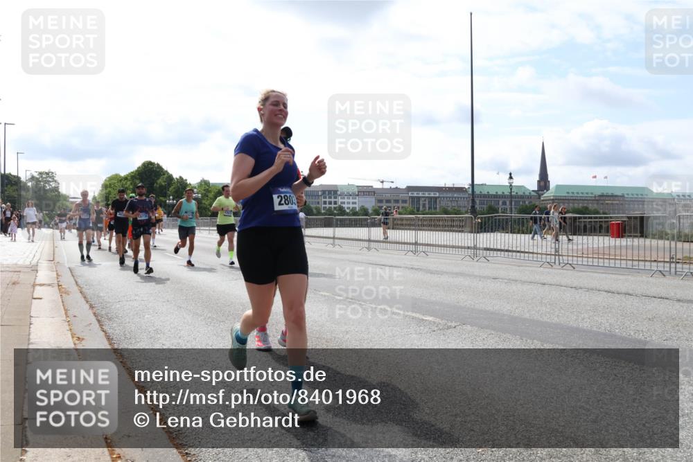 29.06.2025 - hella hamburg halbmarathon Lena Gebhardt http://msf.ph/oto/8401968 29.06.2025 10:16:16 Lombardsbrücke 18735, 12572, 2803, 1156, 1212, 1244, 1308, 1599, 1651, 2071, 2076, 2165, 2436, 2803, 2835, 3030, 3134, 3156, 3167, 3484, 3648, 3687, 4478, 4583, 4637, 4828, 5046, 5294, 5423, 6024, 7158, 7358, 7753, 7897, 7941, 7942, 8169, 8274, 8295, 8554, 8597, 8645, 8707, 8746, 8847, 8885, 9601, 9628, 9675, 9784, 9802, 9810, 9881, 10107, 10139, 10141, 10183, 10292, 10608, 10844, 10990, 11113, 11303, 11344, 11345, 11478, 11774, 11783, 11818, 12427, 12469 meine-sportfotos.de