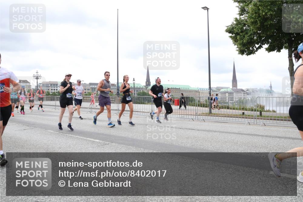29.06.2025 - hella hamburg halbmarathon Lena Gebhardt http://msf.ph/oto/8402017 29.06.2025 10:58:13 Lombardsbrücke 32, 10560, 138, 1001, 1388, 1845, 2015, 2043, 2169, 2273, 2275, 2451, 2900, 3540, 3644, 3868, 3936, 4059, 4117, 4429, 5104, 5159, 5655, 5676, 5782, 5988, 6316, 6337, 6825, 7193, 7262, 7556, 7617, 7664, 7783, 7977, 7990, 8076, 8159, 8439, 8440, 8441, 8442, 8474, 8512, 8713, 8773, 8888, 9123, 9180, 9239, 9319, 9394, 9398, 9436, 9481, 9613, 9636, 9832, 10498 meine-sportfotos.de