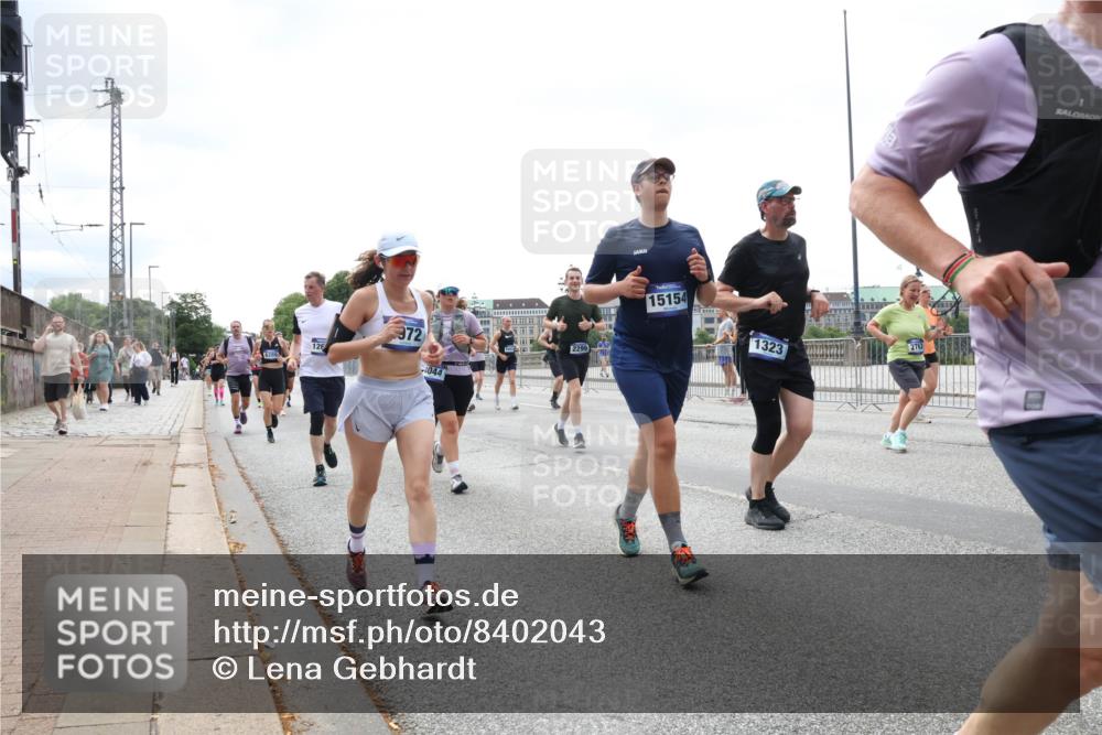 29.06.2025 - hella hamburg halbmarathon Lena Gebhardt http://msf.ph/oto/8402043 29.06.2025 10:40:52 Lombardsbrücke 126, 972, 4044, 2299, 15154, 1323, 1075, 1317, 1323, 2042, 2173, 2206, 2299, 2762, 2763, 2805, 2858, 3121, 3293, 3306, 3432, 3694, 4044, 4234, 4411, 4530, 4612, 4638, 4774, 4775, 4906, 4972, 5059, 5086, 5225, 5549, 5702, 5753, 6076, 6088, 6098, 6163, 6229, 6278, 6280, 6289, 6474, 6842, 7293, 7661, 7829, 7956, 8053, 8054, 8307, 8378, 8391, 8429, 8430, 8751, 8769, 9009, 9237, 9962, 10269, 10407, 10644, 10835, 11053 meine-sportfotos.de