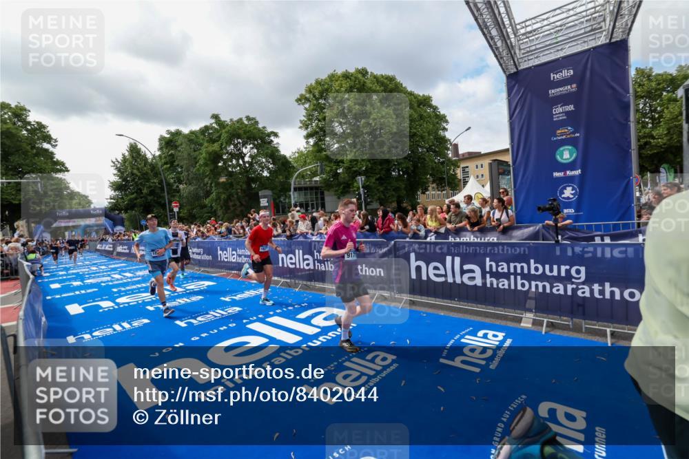 29.06.2025 - hella hamburg halbmarathon Zöllner http://msf.ph/oto/8402044 29.06.2025 10:37:54 Ziel 2196, 2404, 3480, 9171, 13148, 18103, 18276, 18277, 18529 meine-sportfotos.de