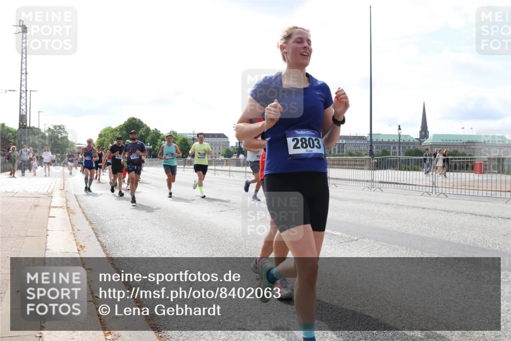 29.06.2025 - hella hamburg halbmarathon Lena Gebhardt http://msf.ph/oto/8402063 29.06.2025 10:16:16 Lombardsbrücke 1156, 4637, 18735, 13215, 2803, 1156, 1212, 1244, 1308, 1599, 1651, 2071, 2076, 2165, 2436, 2803, 2835, 3030, 3134, 3156, 3167, 3484, 3648, 3687, 4478, 4583, 4637, 4828, 5046, 5294, 5423, 6024, 7158, 7358, 7753, 7897, 7941, 7942, 8169, 8274, 8295, 8554, 8597, 8645, 8707, 8746, 8847, 8885, 9601, 9628, 9675, 9784, 9802, 9810, 9881, 10107, 10139, 10141, 10183, 10292, 10608, 10844, 10990, 11113, 11303, 11344, 11345, 11478, 11774, 11783, 11818, 12427, 12469 meine-sportfotos.de