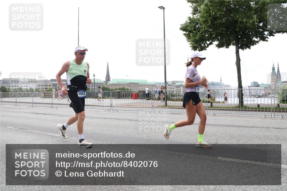 29.06.2025 - hella hamburg halbmarathon Lena Gebhardt http://msf.ph/oto/8402076 29.06.2025 10:50:04 Lombardsbrücke 5552, 1040, 1041, 1487, 1511, 1888, 2212, 2466, 2862, 2997, 3203, 3701, 3710, 3805, 3897, 4090, 4168, 4870, 5076, 5119, 5552, 5694, 5749, 5751, 5997, 6680, 6694, 6830, 7305, 7339, 7366, 7679, 7721, 7722, 7755, 8065, 8254, 9015, 9162, 9605, 9940, 10060, 10286, 10403, 10617, 10683, 10704, 11030, 11426, 11696, 11716, 11760, 12079, 12124, 12388, 13127, 13128, 13309, 13381, 13744, 13764, 13846, 13887, 14144, 14505, 14545, 14692, 14940, 15626 meine-sportfotos.de